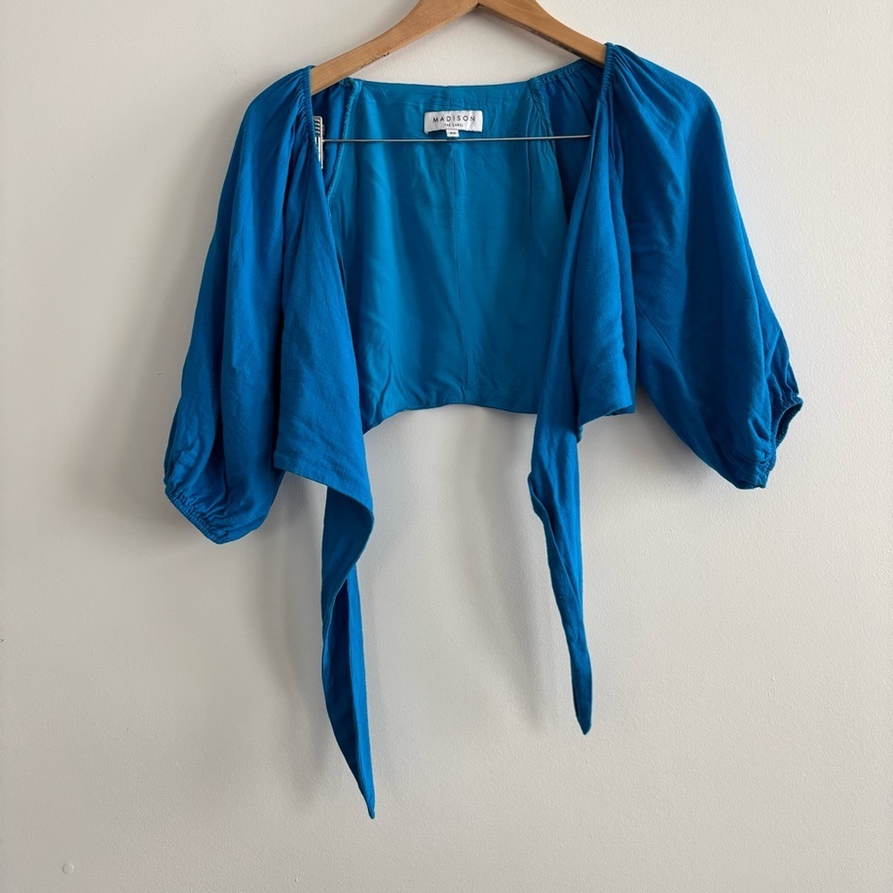 MADISON THE LABEL Miray Crop Tie Blouse - Picture 6 of 11